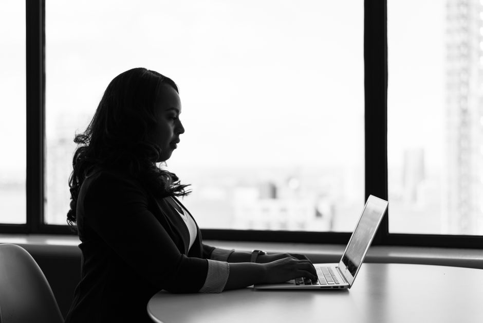 B2B SaaS'ta Kullanıcı Psikolojisi: Alışkanlık Yaratma ve Ürün Bağlılığı