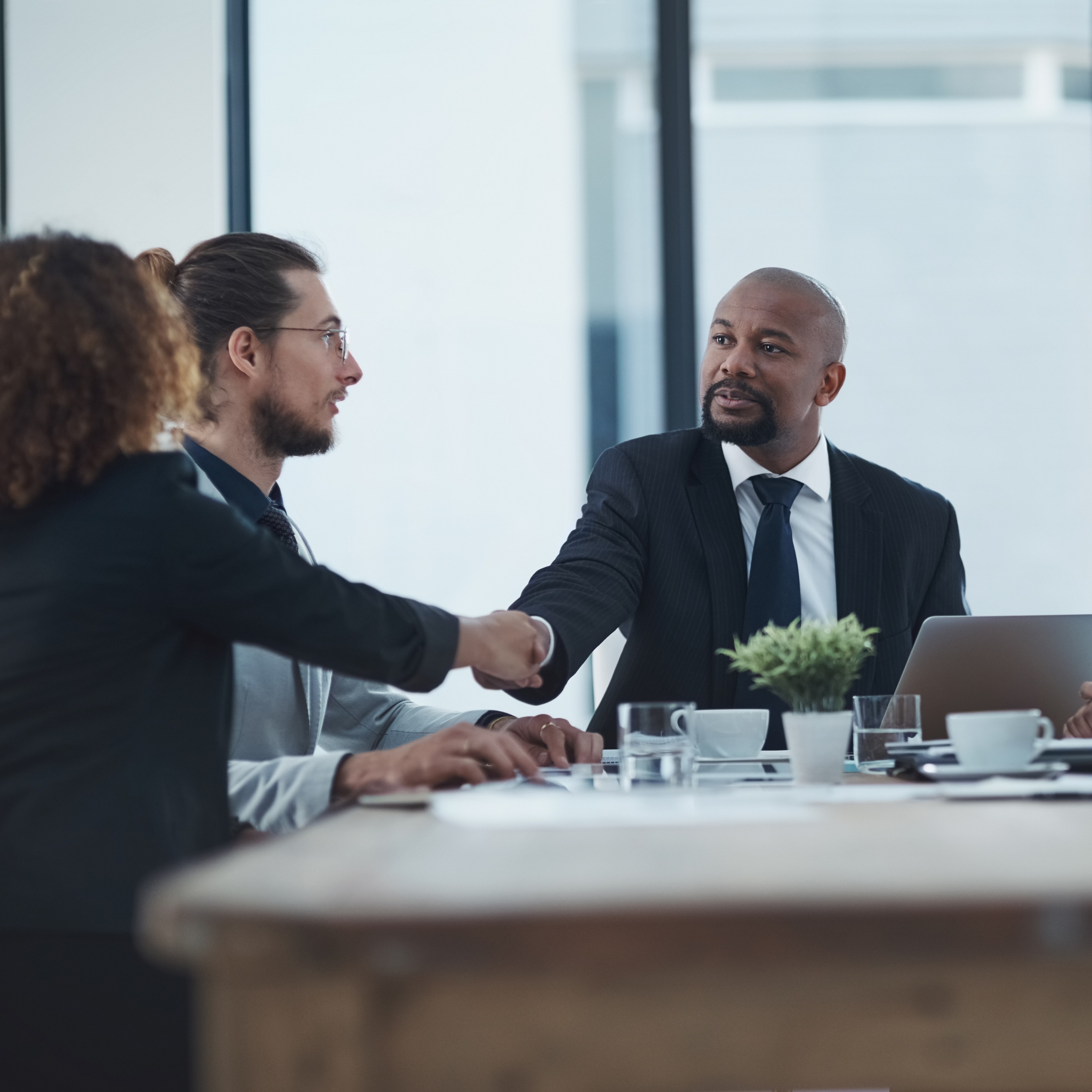 B2B Satışta "Görünmez Bariyerleri" Aşmak: Dijital Otorite Çağı